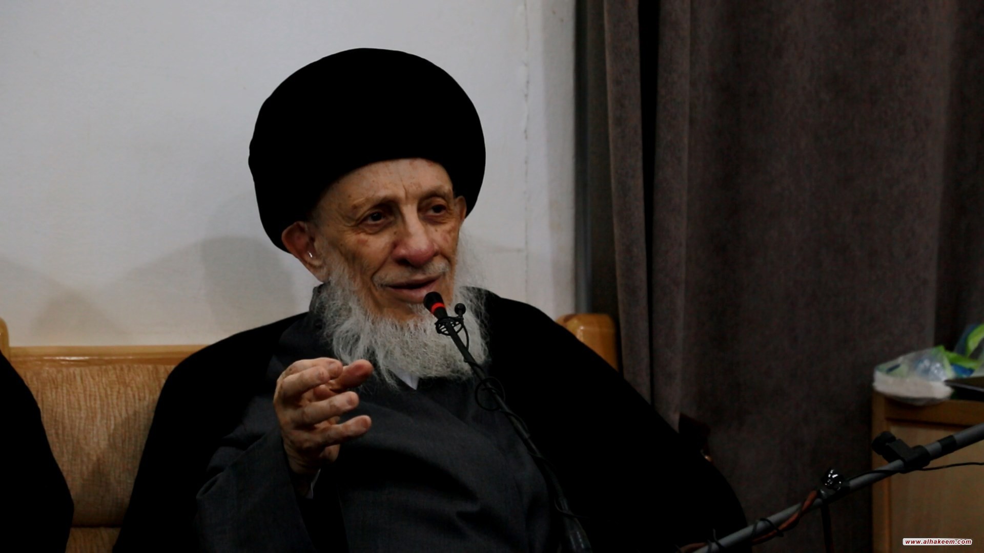 بمناسبة ولادة الزهراء (عليها السلام)، سماحة المرجع الكبير السيد الحكيم (مد ظله) يبارك للمؤمنين والمؤمنات الذكرى العطرة، ويدعو الآباء الى الاهتمام بترسيخ الاحكام الشرعية في نفوس أبنائهم 