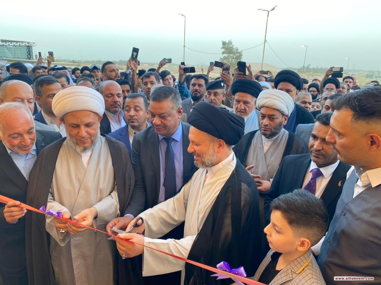 نجل المرجع الديني الكبير السيد الحكيم يحضر احتفالية افتتاح مزار عمران بن الامام علي (عليه السلام) في محافظة بابل بعد اعادة اعماره   