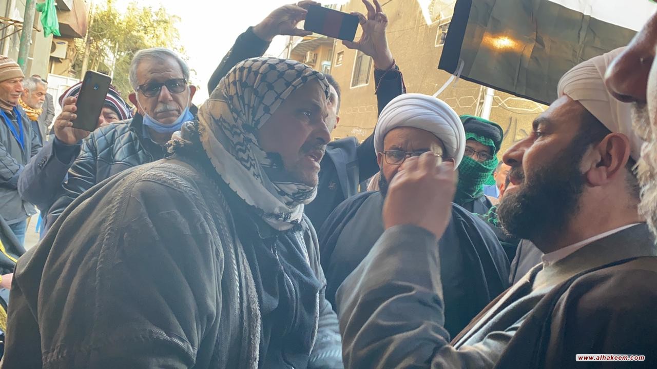 وفد من مكتب المرجع الكبير السيد الحكيم يزور مجالس العزاء المقامة على ارواح شهداء تفجيري ساحة الطيران ببغداد، وينقل سلام سماحته ودعاءه لذويهم