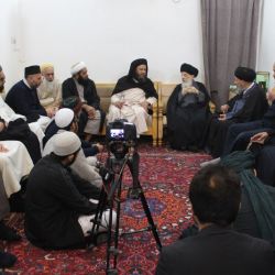 المرجع الكبير السيد الحكيم (مدّ ظله) يستقبل وفدا من الصوفيين في بريطانيا، ويوصي بمزيد من التواصل والتلاقي والاختلاط لترسيخ المشتركات بينهم وتقويتها أمام الاخرين 