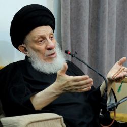 مرجع دینی حضرت آیت اللہ العظمی سید حکیم (مدظلہ) نے نئے شیعہ ہونے والے ایک گروہ سے ملاقات میں انہیں اہل البیت علیهم السلام کی پیروی کرتے ہوئے دین اور عقیدہ کی خدمت کا نصیحت فرمایا۔