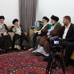 حضرت آيت اللہ العظمى سید حکیم (مد ظلہ) نے محققین کو امام حسین علیہ السلام کے قیام ، قربانی اوردین پر ثابت قدم رہنے  کے بارے میں بحث و گفتگو کرنے کی دعوت دی ، اور  یہ بھی فرمایا کہ اس بارے میں بھی قلم اٹھایا جائے کہ مجالس امام حسین علیہ السلام کو زندہ رکھن