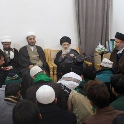 سماحة المرجع الكبير السيد الحكيم يستقبل طلبة مدرسة نور الحكمة للدراسات الحوزوية، ويدعوهم الى القيام بواجبهم التبليغي قربة لله تعالى والاهتمام بالمؤمنين وتحصينهم عقائديا بإخلاص وامانة لكسب ثقتهم 