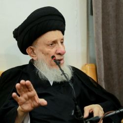 سماحة المرجع السيد الحكيم (مدّ ظله) يستقبل طلبة العلوم الدينية في حوزة طهران، ويدعوهم إلى تقوى الله تعالى، والصبر والاخلاص له، والتصميم على طلب العلم بعد التسلح بالايمان 