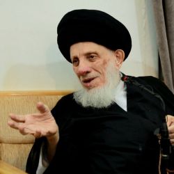 سماحة المرجع الديني الكبير السيد الحكيم (مدّ ظله) لطلبة كربلاء إن مصدر قوتكم ومدار عزتكم هو التزامكم بدينكم وعقيدتكم 